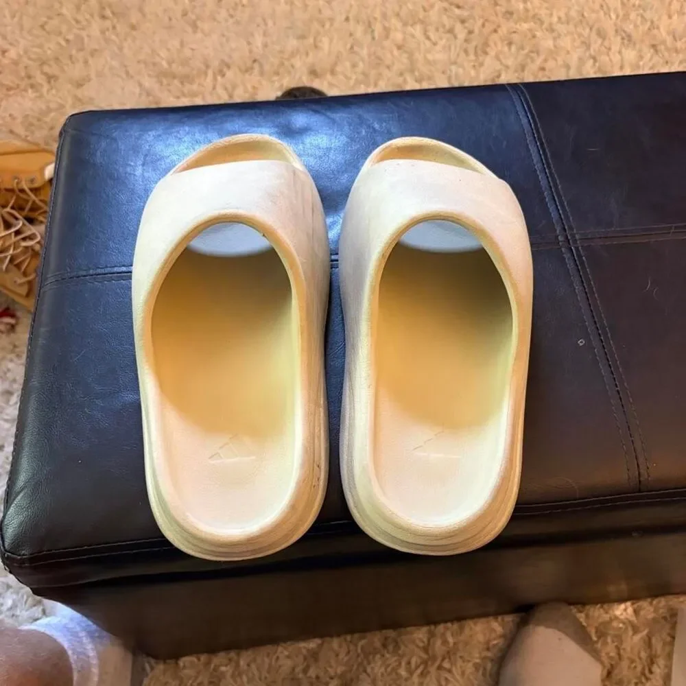 Mens Adidas Yeezy Slides SZ 10